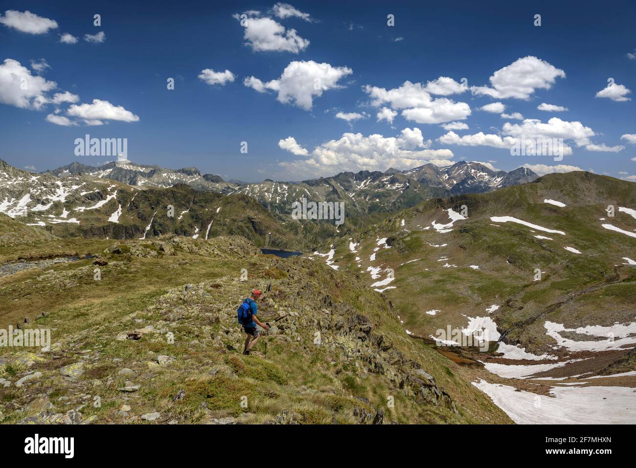 Circo Certascan visto da vicino al passo Certascan in estate (Alt Pirineu Parco Naturale, Catalogna, Spagna, Pirenei) ESP: Circo de Certascan en verano Foto Stock