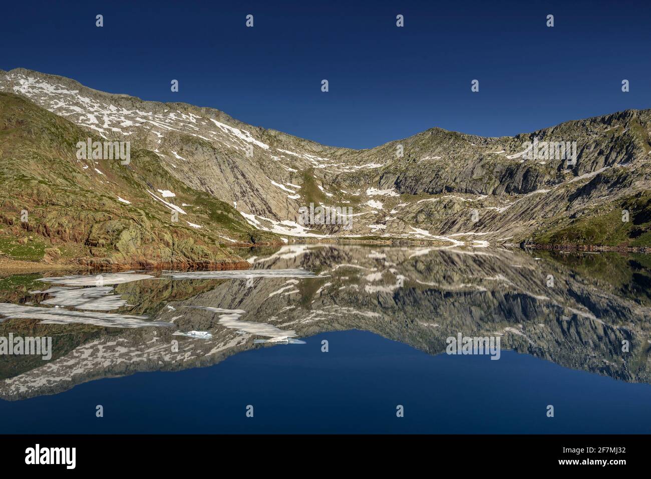 Lago di Certascan in estate, nei Pirenei catalani (Parco Naturale Alt Pirineu, Catalogna, Spagna, Pirenei) ESP: Estany de Certascan en verano (Pirineos) Foto Stock