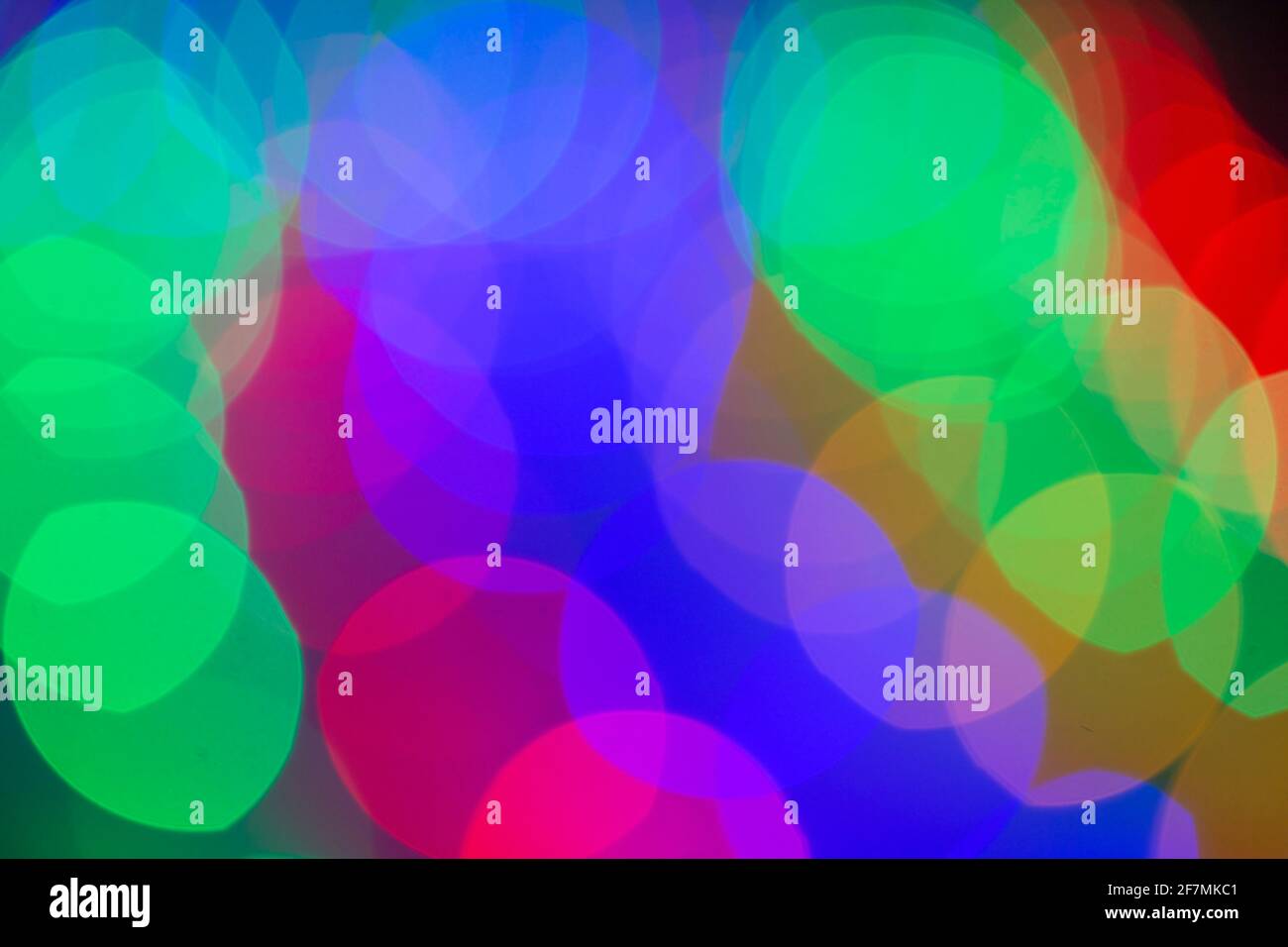 sfondo chiaro bokeh sfocato, luce abbagliante e incandescente nella città notturna, moderno sfondo luminoso bello Foto Stock