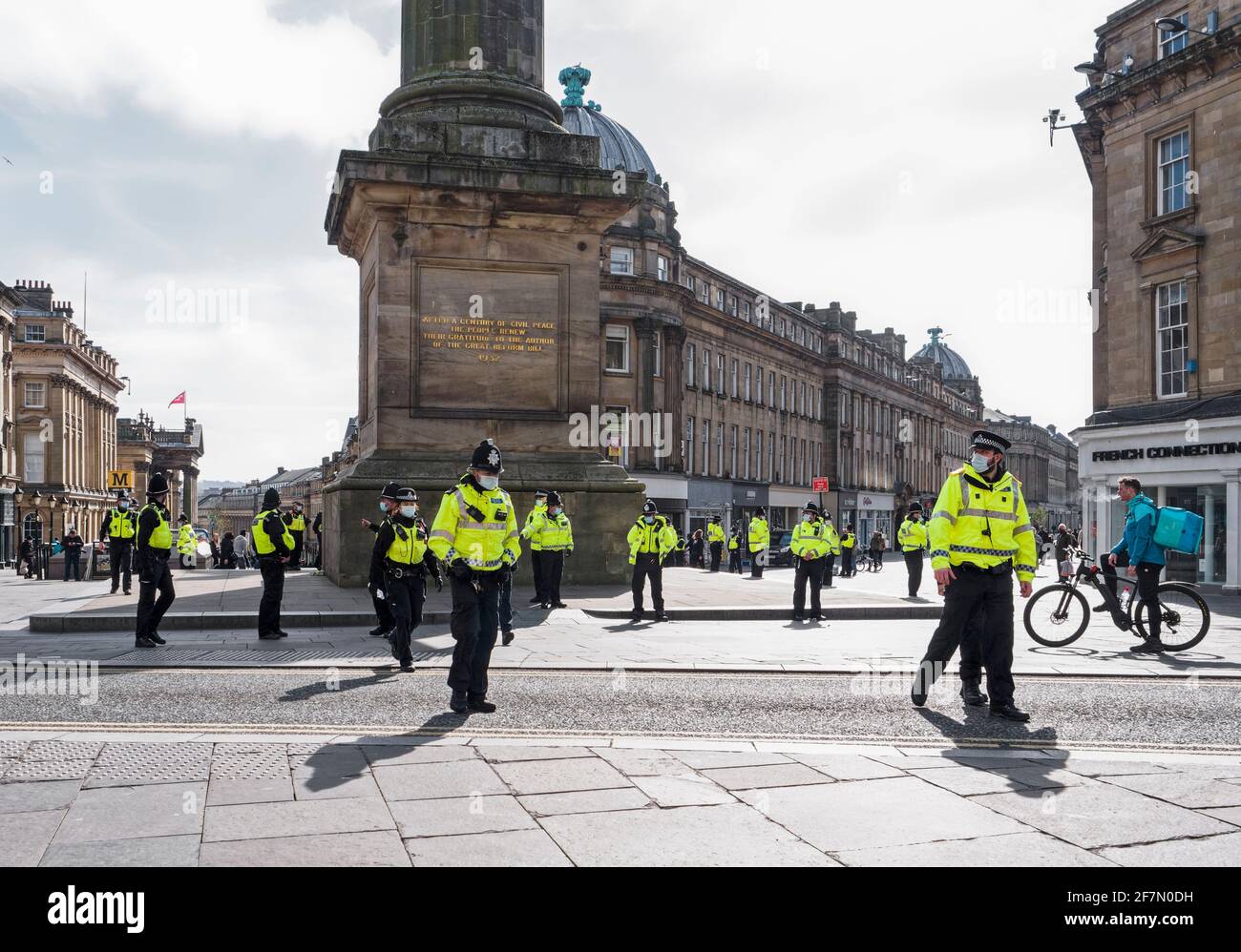 La polizia di Newcastle Upon Tyne, Regno Unito, in stato di rilettura per una protesta contro un disegno di legge che aumenterebbe i poteri di governo e polizia, il 20 marzo 2021 Foto Stock