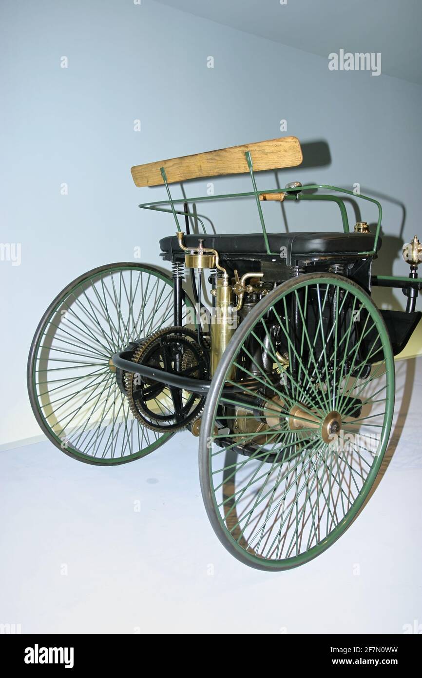 1889 Daimler Motoized Quadricycle, Mercedes Museum, Stoccarda Foto Stock