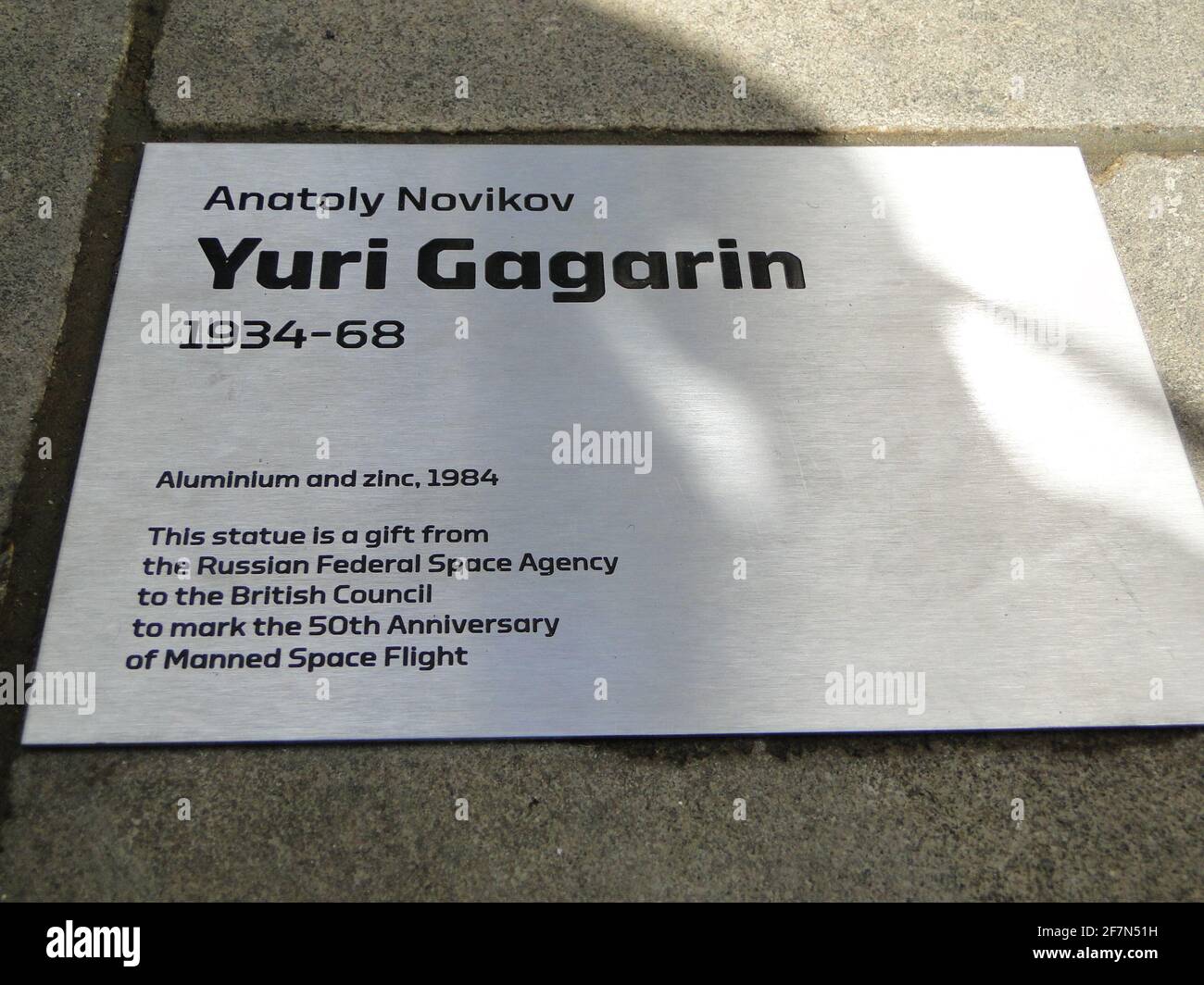 Svelando la statua a Yuri Gagarin, il primo uomo in cosmo presso il British Council Building di Londra, Regno Unito Foto Stock