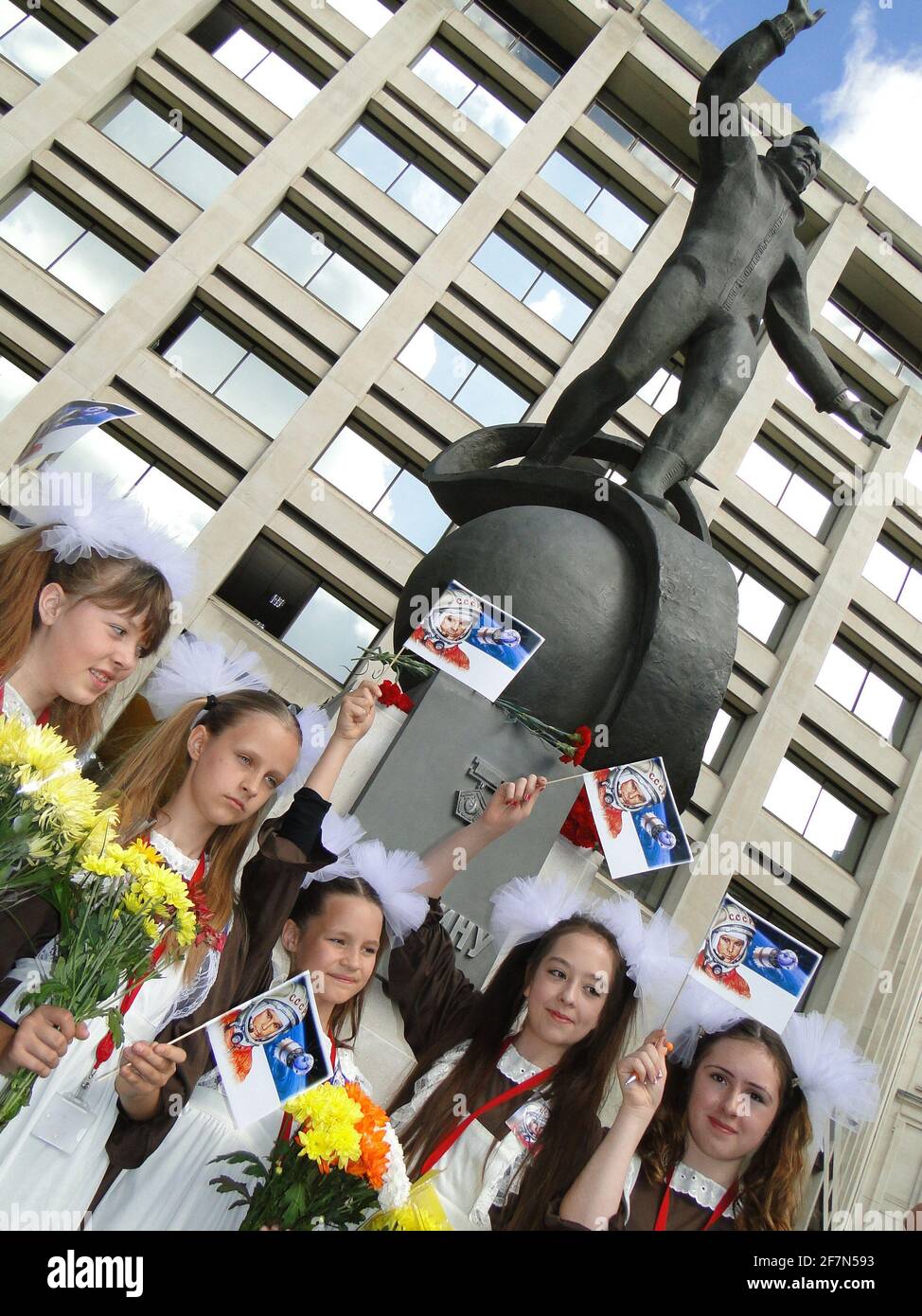 Svelando la statua a Yuri Gagarin, il primo uomo in cosmo presso il British Council Building di Londra, Regno Unito Foto Stock