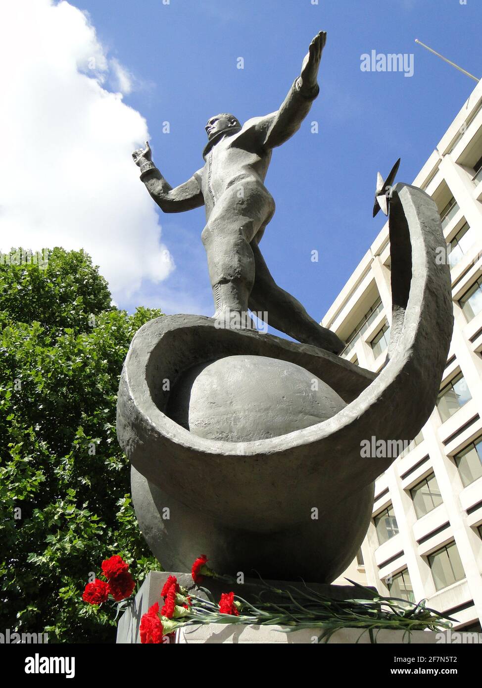 Svelando la statua a Yuri Gagarin, il primo uomo in cosmo presso il British Council Building di Londra, Regno Unito Foto Stock