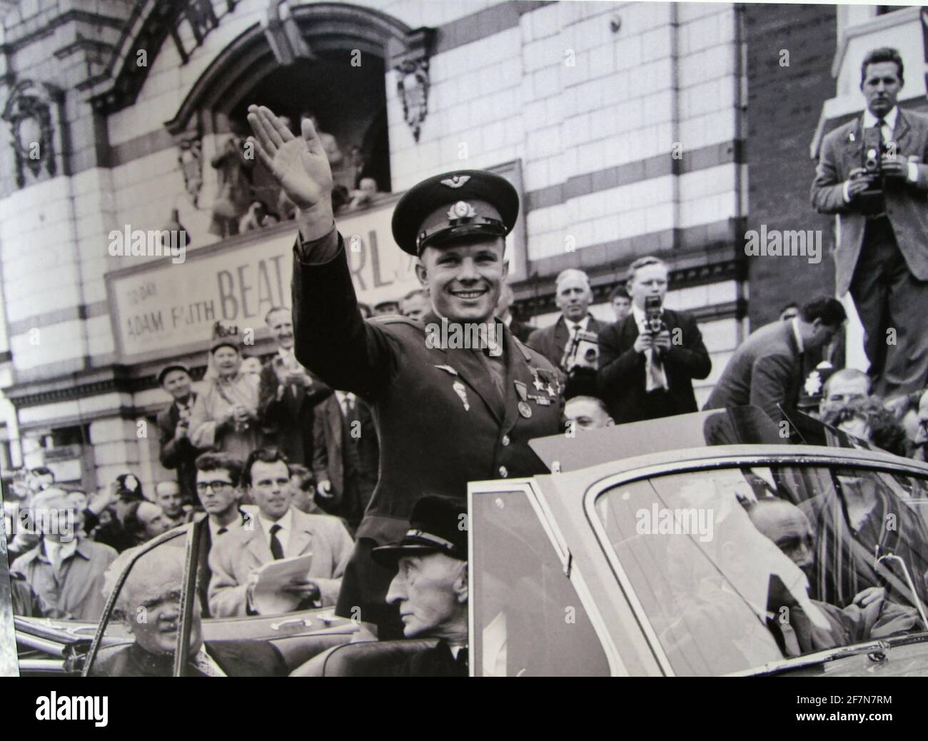 Svelando la statua a Yuri Gagarin, il primo uomo in cosmo presso il British Council Building di Londra, Regno Unito Foto Stock