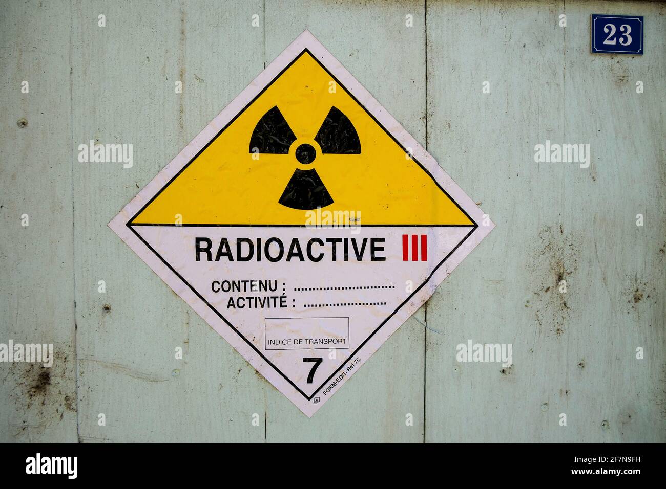 Cartello radioattività, Chateauneuf du Rhone, Drome, Francia Foto Stock