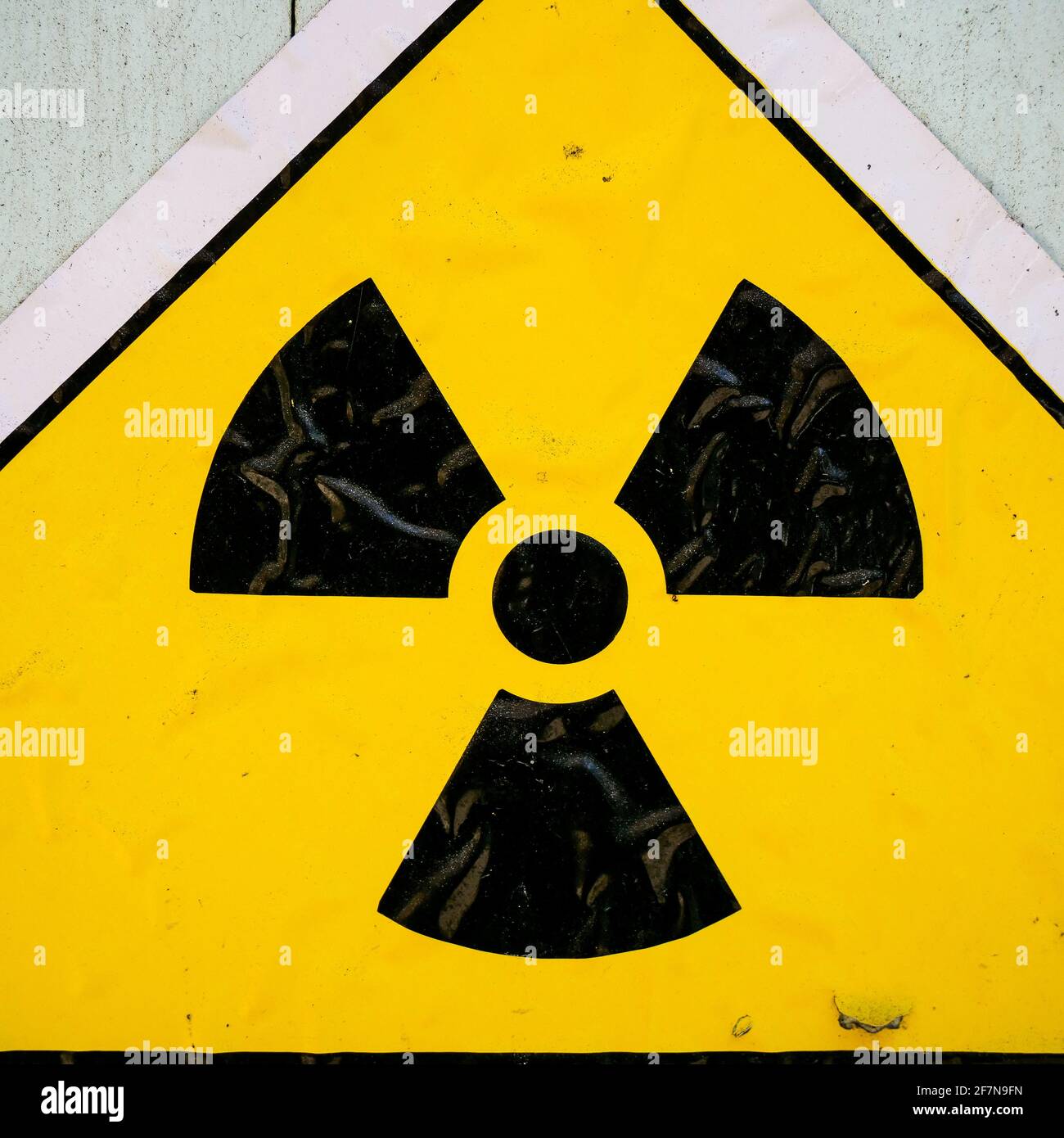 Cartello radioattività, Chateauneuf du Rhone, Drome, Francia Foto Stock