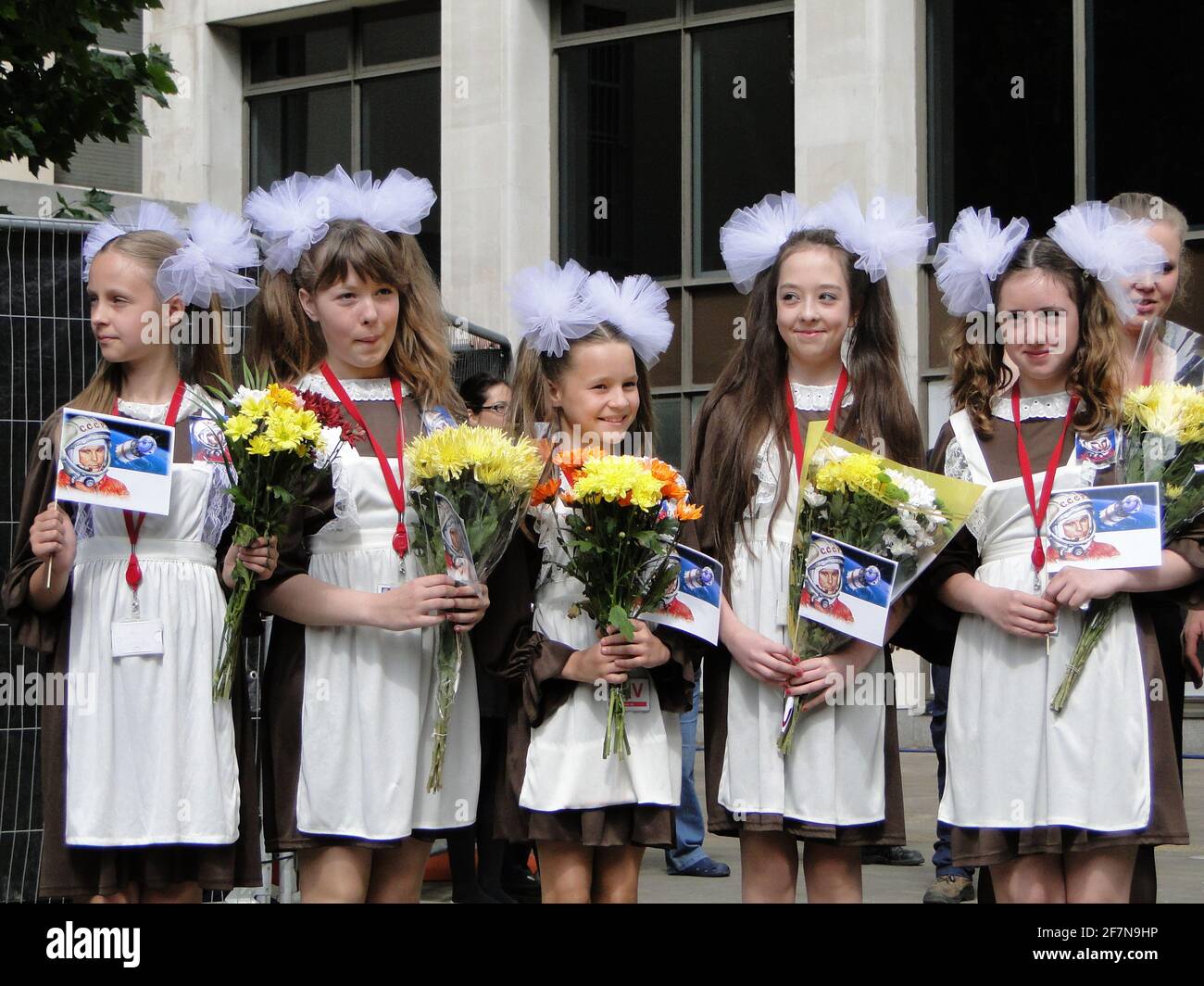 Svelando la statua a Yuri Gagarin, il primo uomo in cosmo presso il British Council Building di Londra, Regno Unito Foto Stock