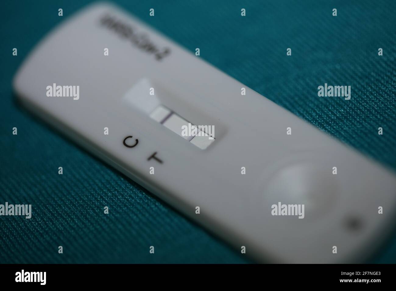 Corona virus test positivo primo piano background moderno medico covid-19 stampe di grande formato di alta qualità Foto Stock