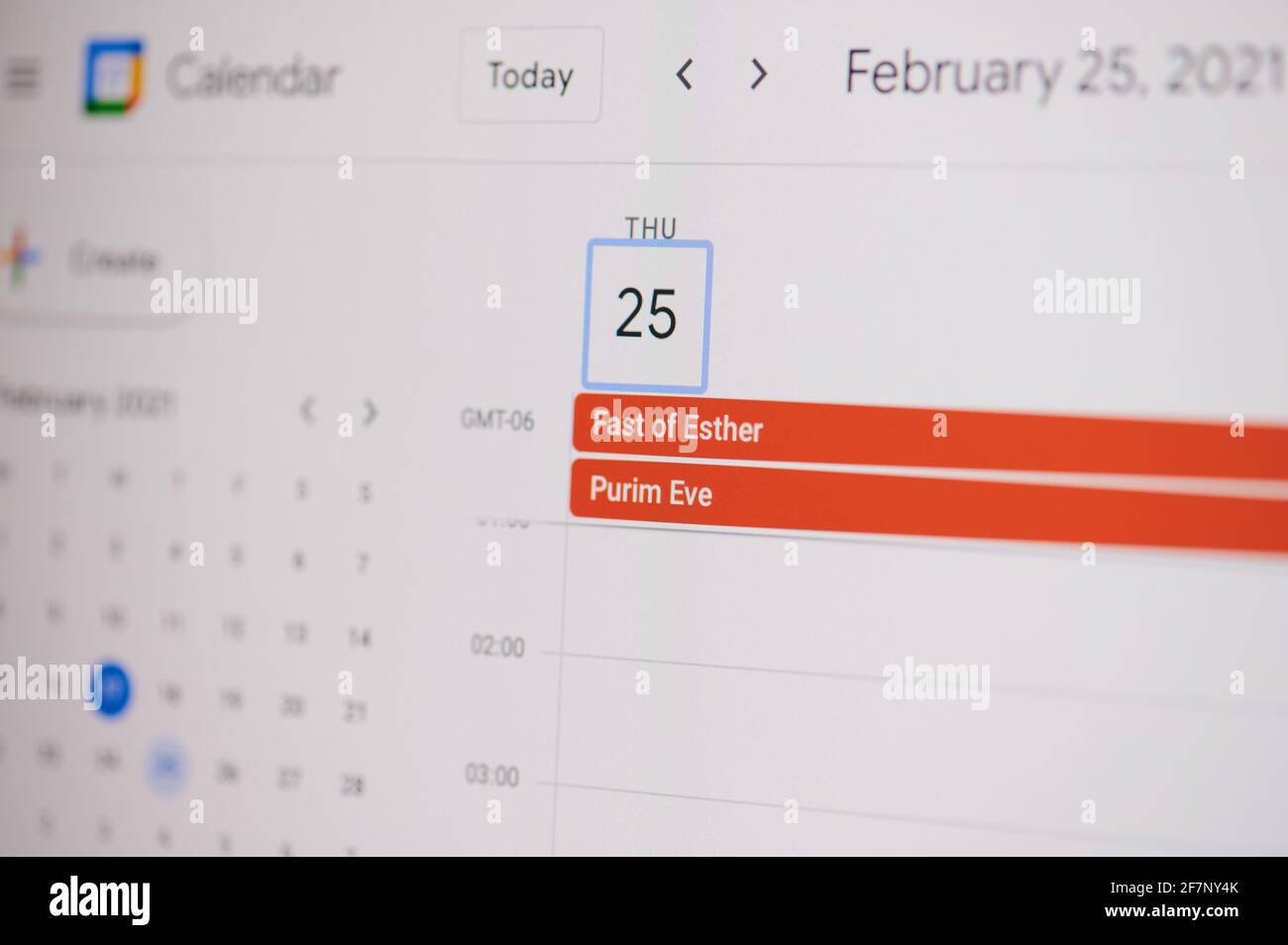 New york, USA - 17 febbraio 2021: Fast Esther 25 di febbraio su google calendario sullo schermo del portatile vista ravvicinata. Foto Stock