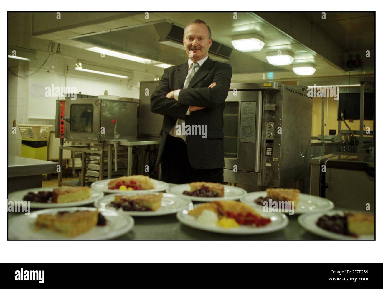 Il Prof. Peter Jones ha recentemente nominato I.F.C.A. Prof.of Production and Operations Management in Airline Catering presso l'Università di Surrey in Guilford.pic David Sandison 23/1/2001 Foto Stock