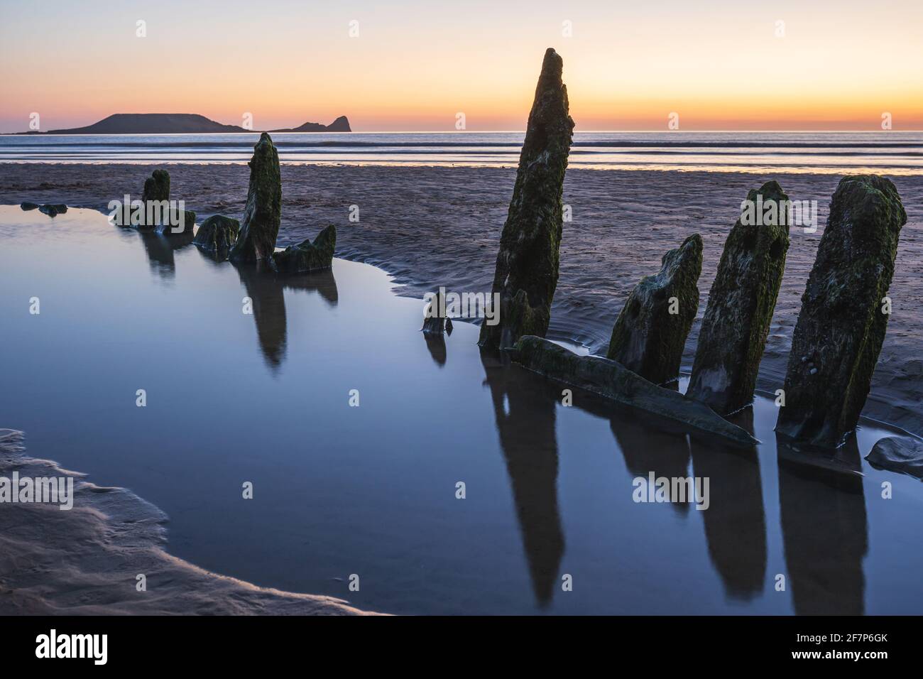Relitto di Helvetia al tramonto Rhossili Bay, nessuna gente. Penisola di Gower, Galles del Sud, Regno Unito Foto Stock