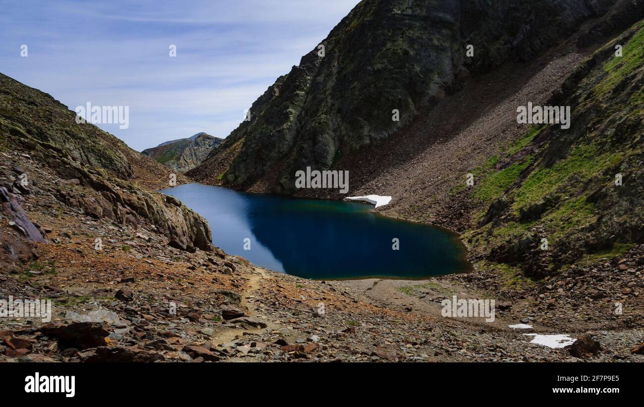 Lago Estany Negre, vicino alla vetta della Comapedrosa (Andorra, Pirenei) ESP: Estany Negre, cerca de la cumbre del Comapedrosa (Andorra, Pirineos) FR: Foto Stock
