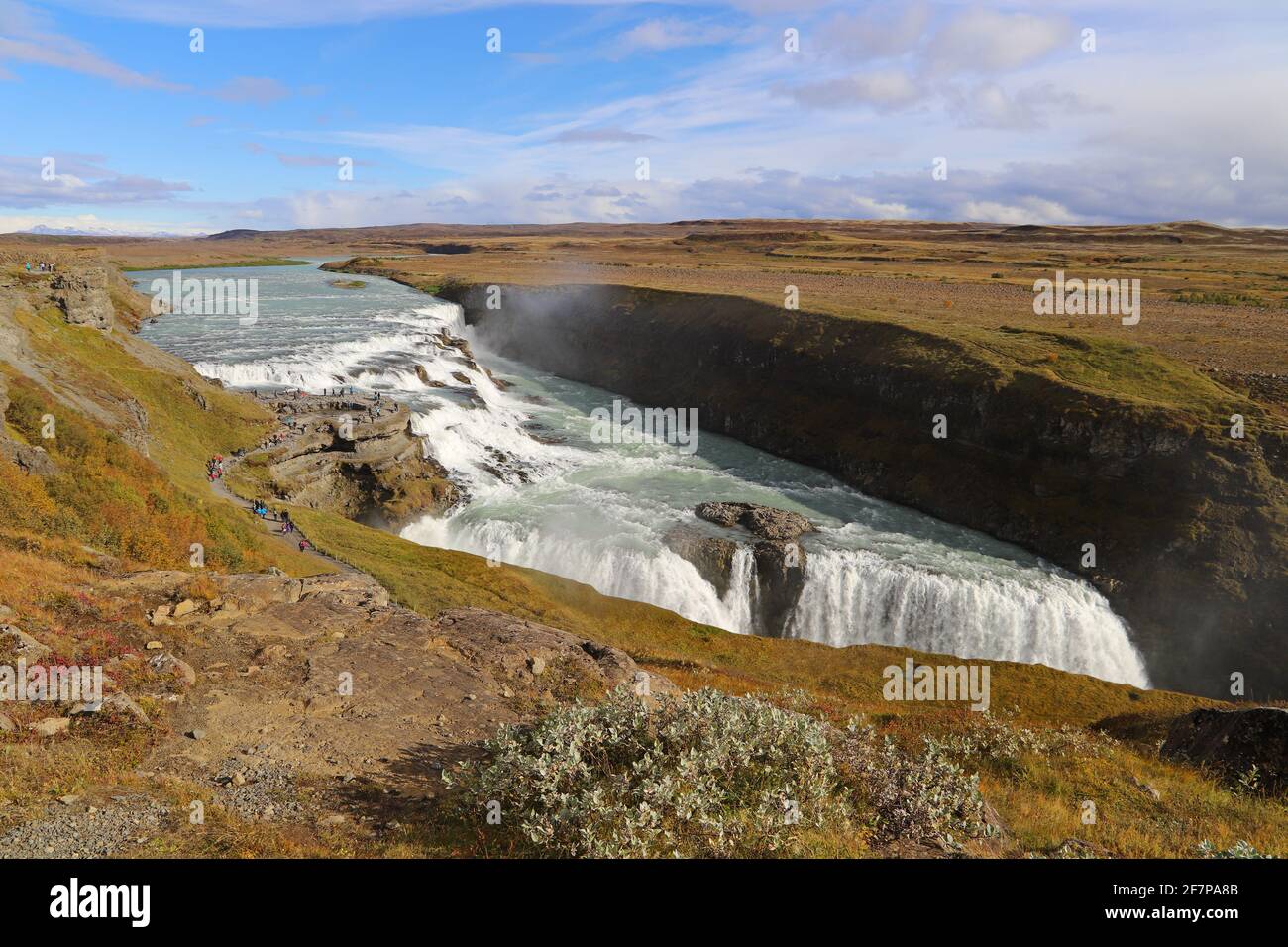 Gullfoss (la cascata d'oro) - uno dei monumenti più conosciuti in Islanda, situato nel canyon del fiume Hvita Foto Stock