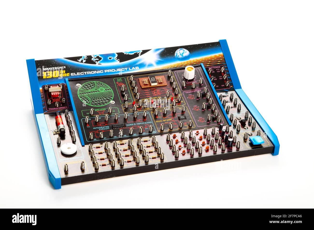 Maxitronix 130 in un kit da laboratorio elettronico per bambini per l'apprendimento dei circuiti elettronici di base Foto Stock
