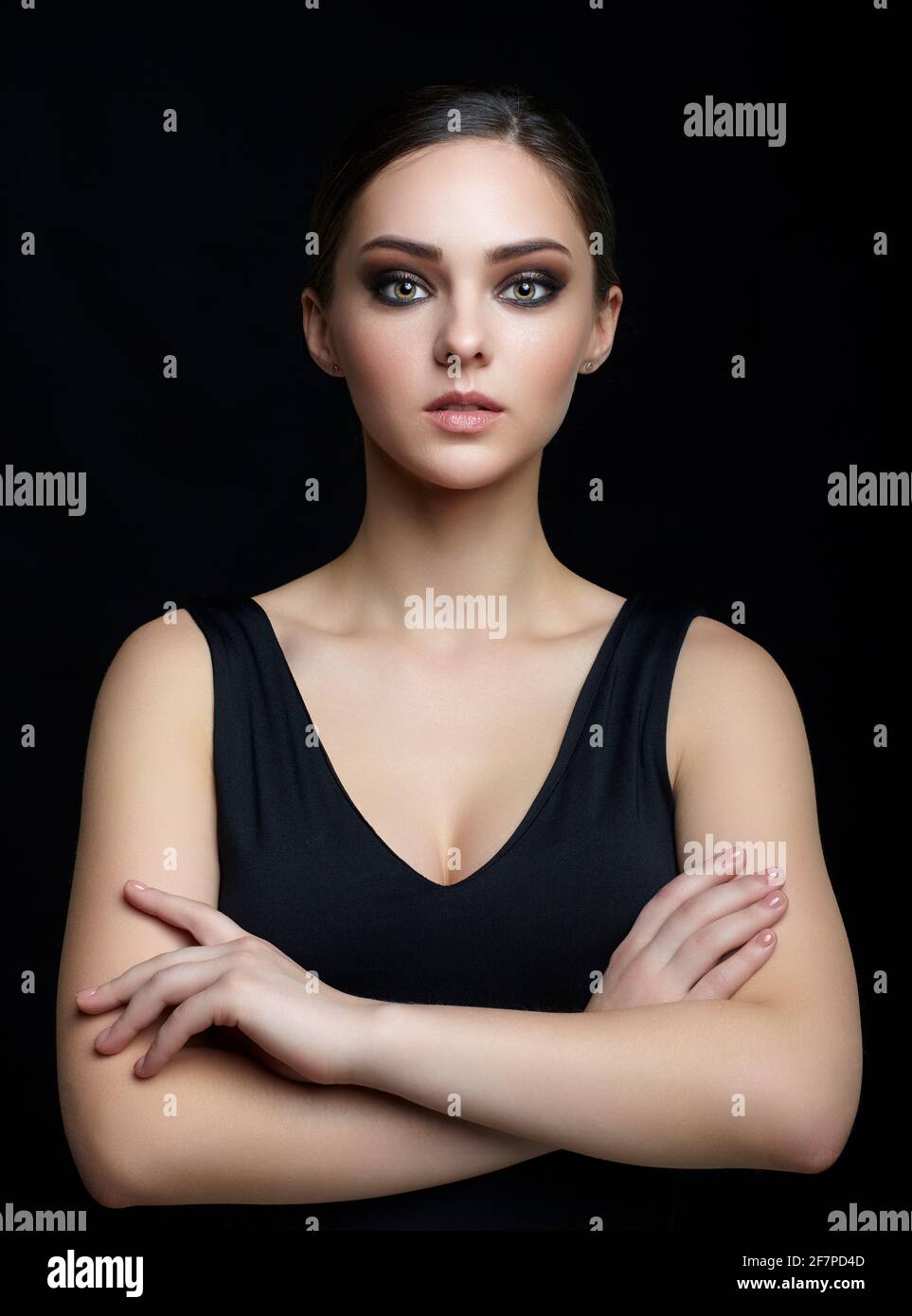 Occhi incrociati ragazza immagini e fotografie stock ad alta risoluzione -  Alamy