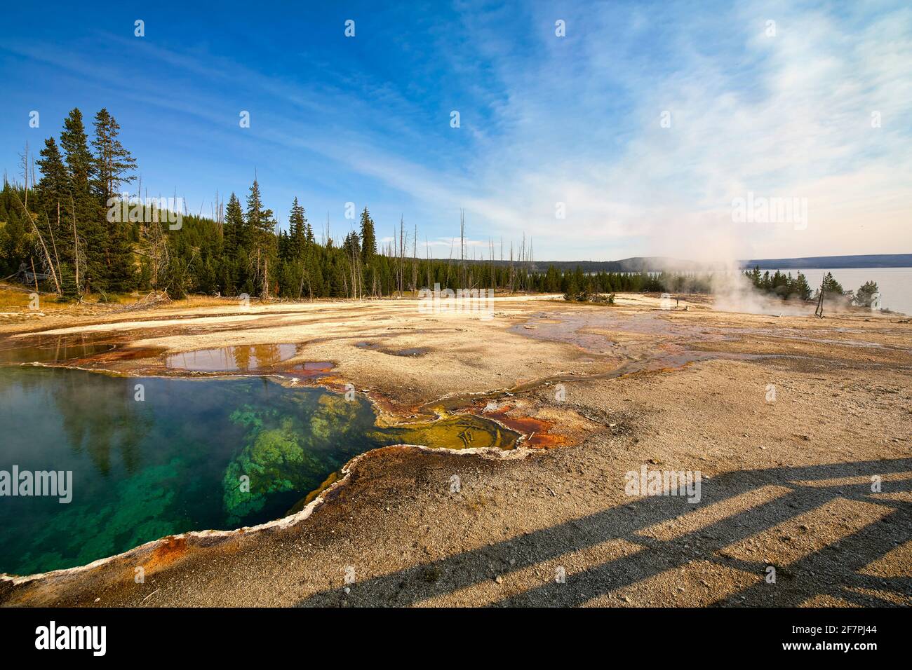 Piscina Abyss nel Parco Nazionale di Yellowstone. Wyoming. STATI UNITI. Foto Stock