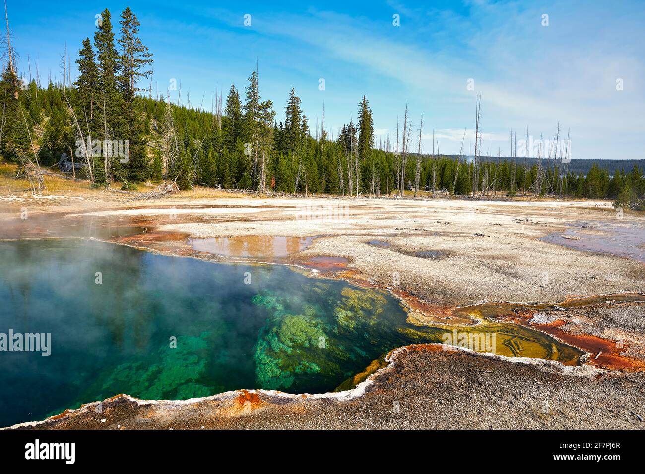 Piscina Abyss nel Parco Nazionale di Yellowstone. Wyoming. STATI UNITI. Foto Stock