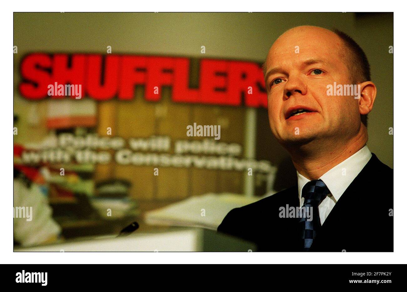 RT. Hon William Hague a una conferenza stampa febbraio 2001 dicendo che i lavoratori sono molli sul crimine foto David Sandison 26/2/2001 Foto Stock