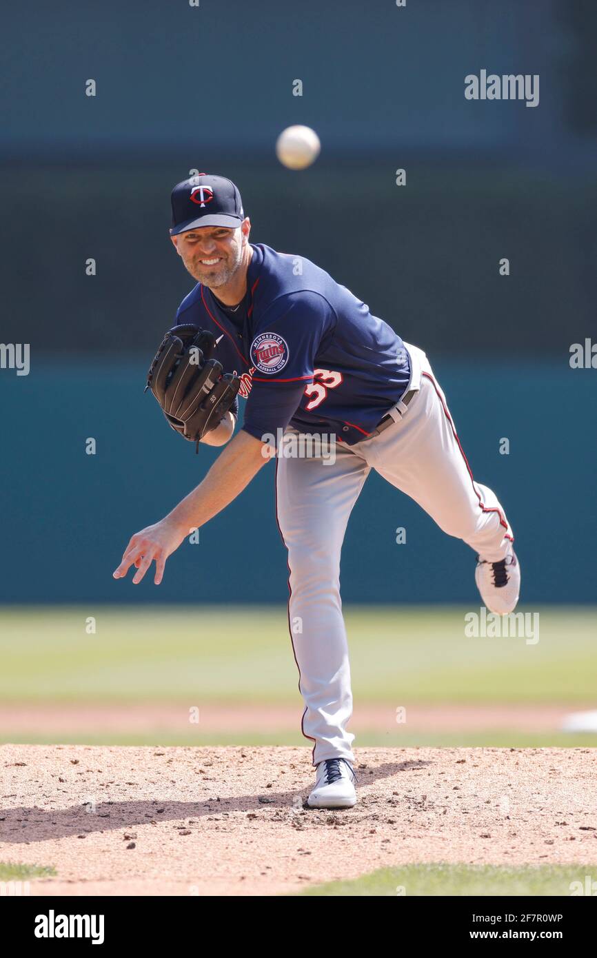 DETROIT, MI - 6 APRILE: J.A. Happ (33) dei Minnesota Twins si piazzano contro i Detroit Tigers al Comerica Park il 6 aprile 2021 a Detroit, Michigan Foto Stock