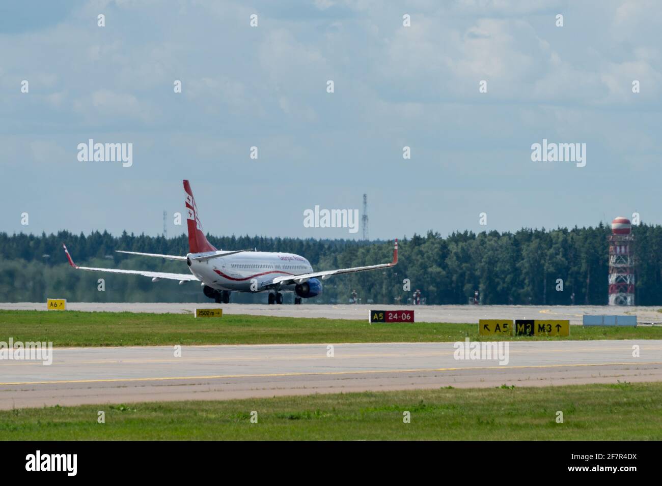 2 Luglio 2019, Mosca, Russia. Aereo Boeing 737-800 Airzena Georgian Airways all'aeroporto di Vnukovo a Mosca. Foto Stock