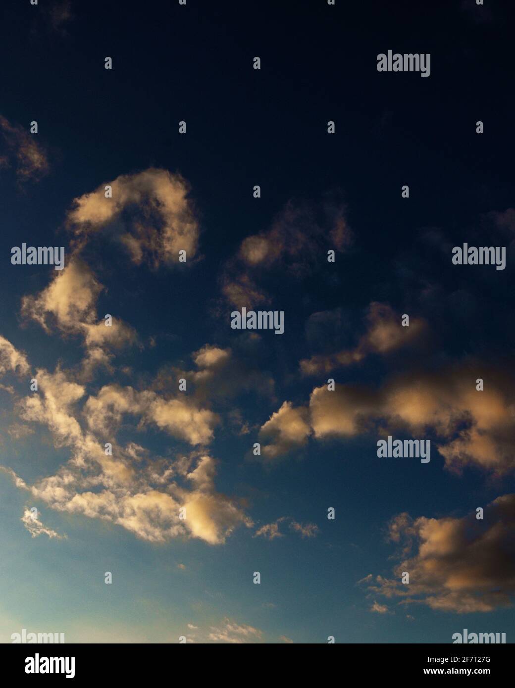 Drammatica del cielo della sera Foto Stock
