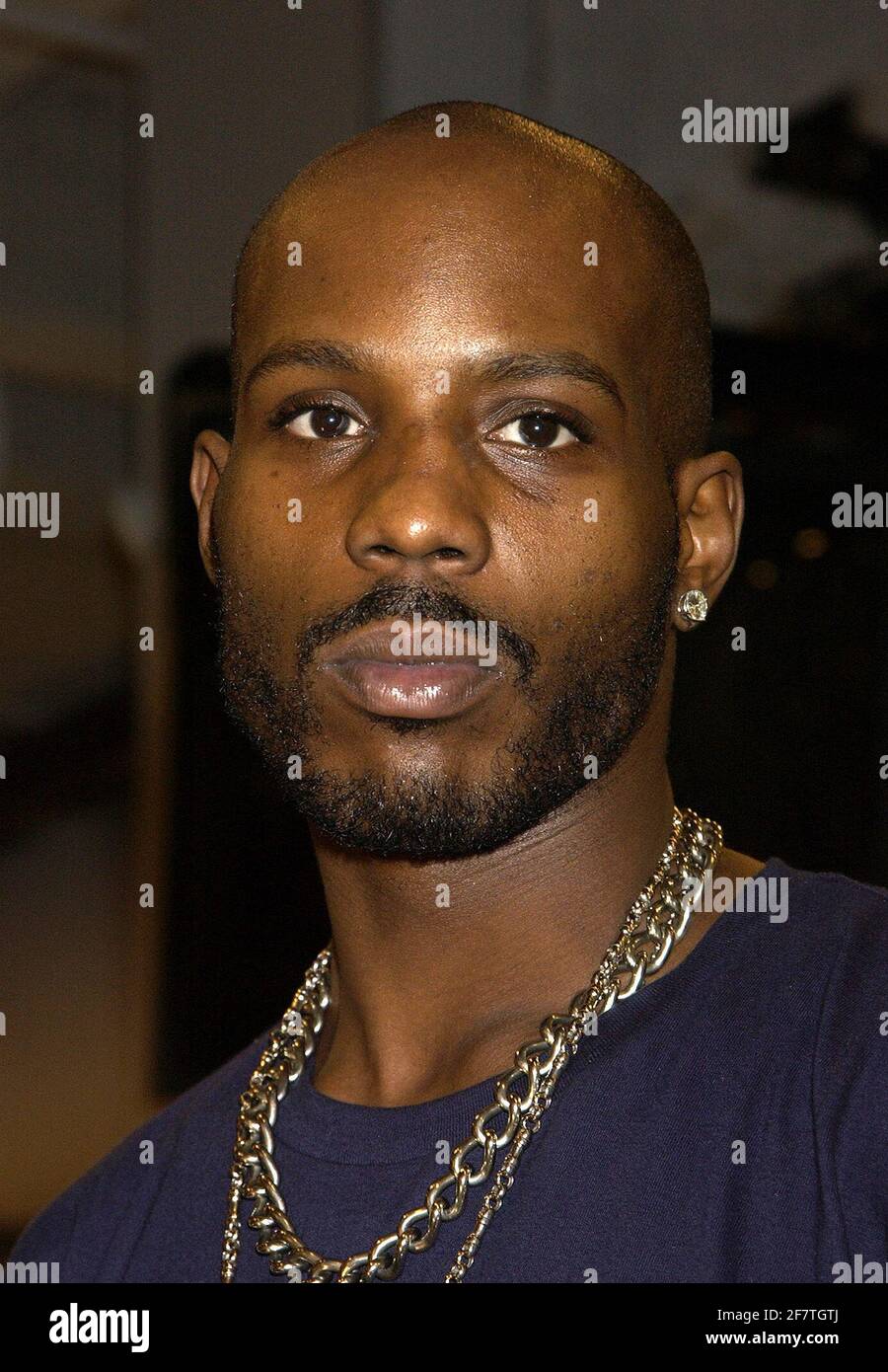 Il rapper DMX arriva alla firma del libro di 'E.A.R.L.The Autobiography of DMX' presso il Footlocker Flagship Store di Times Square. Giovedì 21 novembre 2002 a New York. Jennifer Graylock-Graylock.com Foto Stock