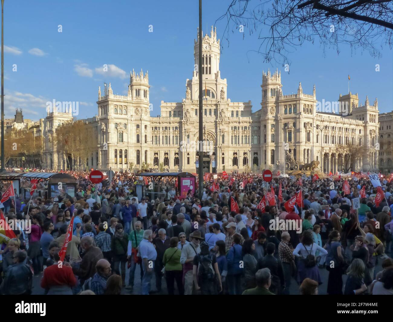 Madrid, Spagna; marzo 29 2012. Dimostrazione massiccia durante lo sciopero generale del 29-M a Madrid, guidato dal movimento 15-M. Fotografia scattata a marzo Foto Stock