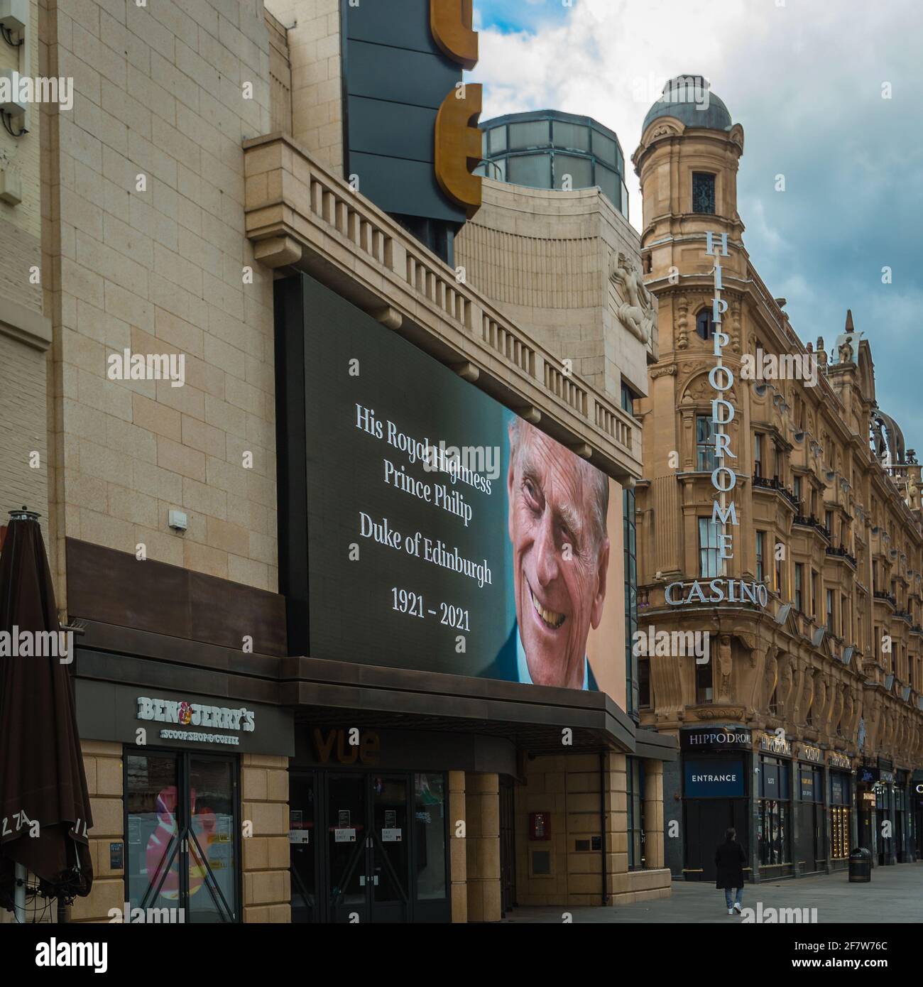 Un tributo al duca di Edinburgo presso Vue Cinema Leicester Square a Londra. Foto Stock
