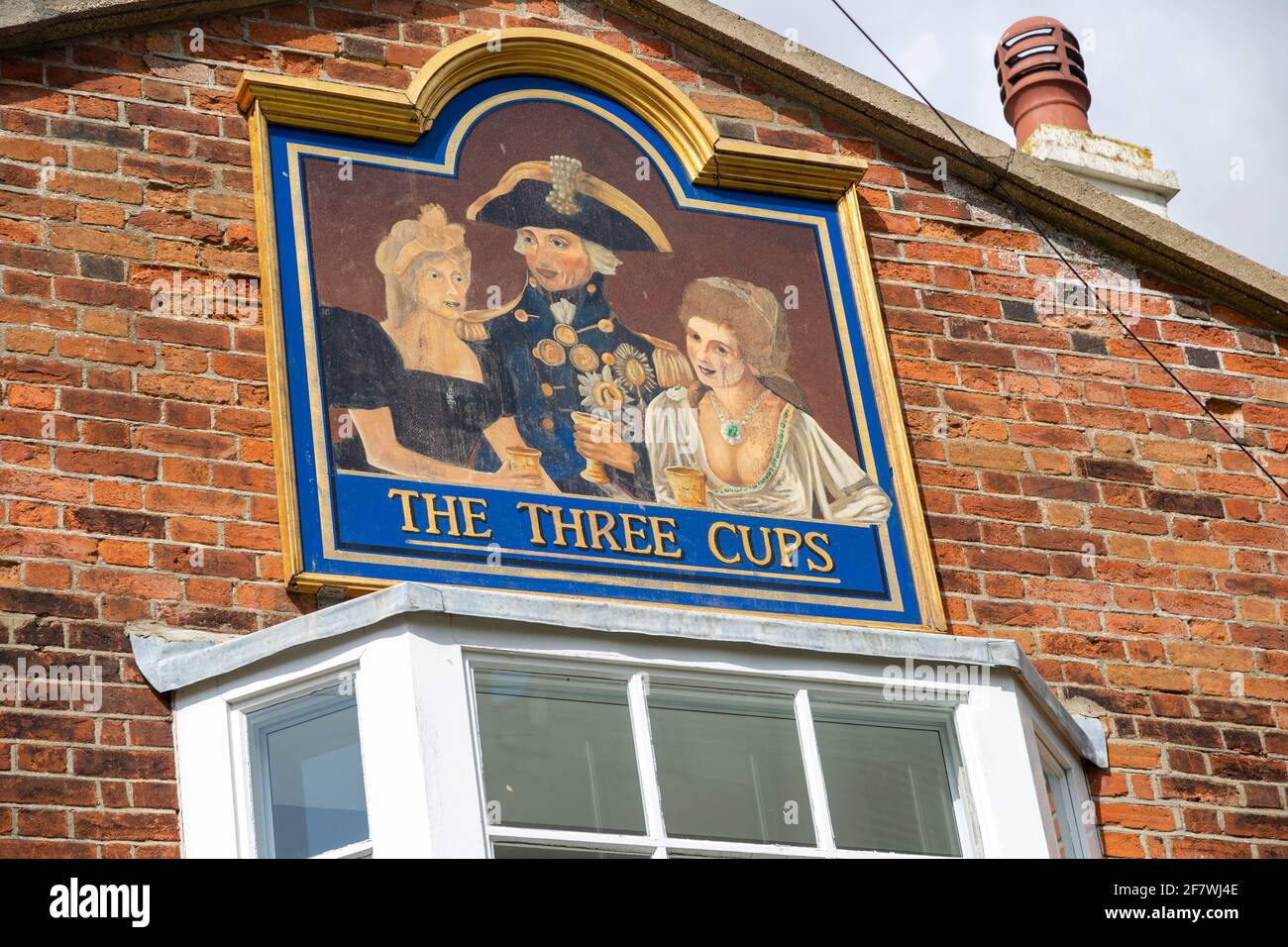 The Three Cups storico segno pub con Lord Nelson, Harwich, Essex, Inghilterra, Regno Unito Foto Stock
