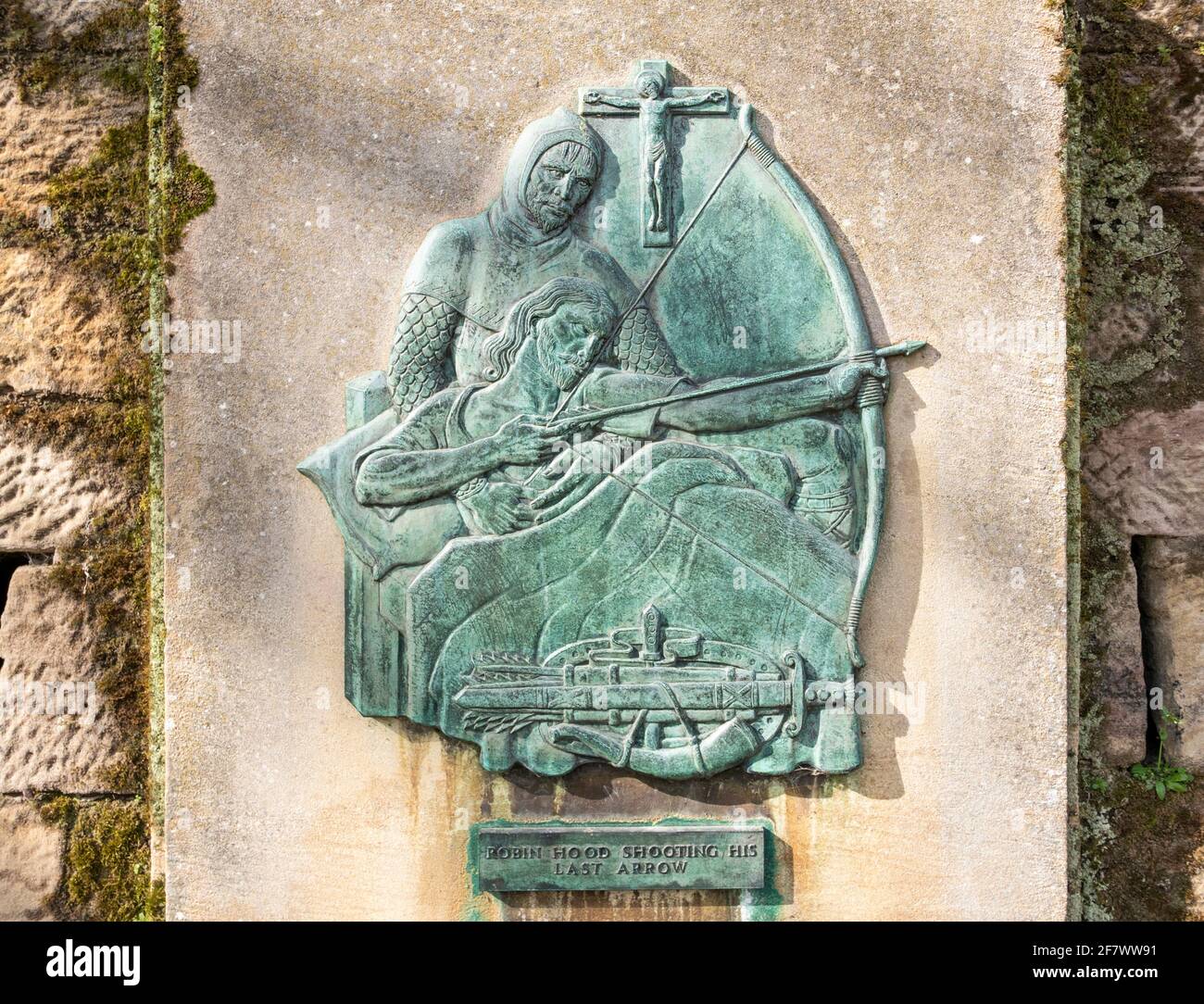 Storia Frieze raffigurante la leggenda di Robin Hood che ha sparato il suo Ultima freccia sulle mura esterne del castello di Nottingham Nottingham Inghilterra GB UK Europa Foto Stock