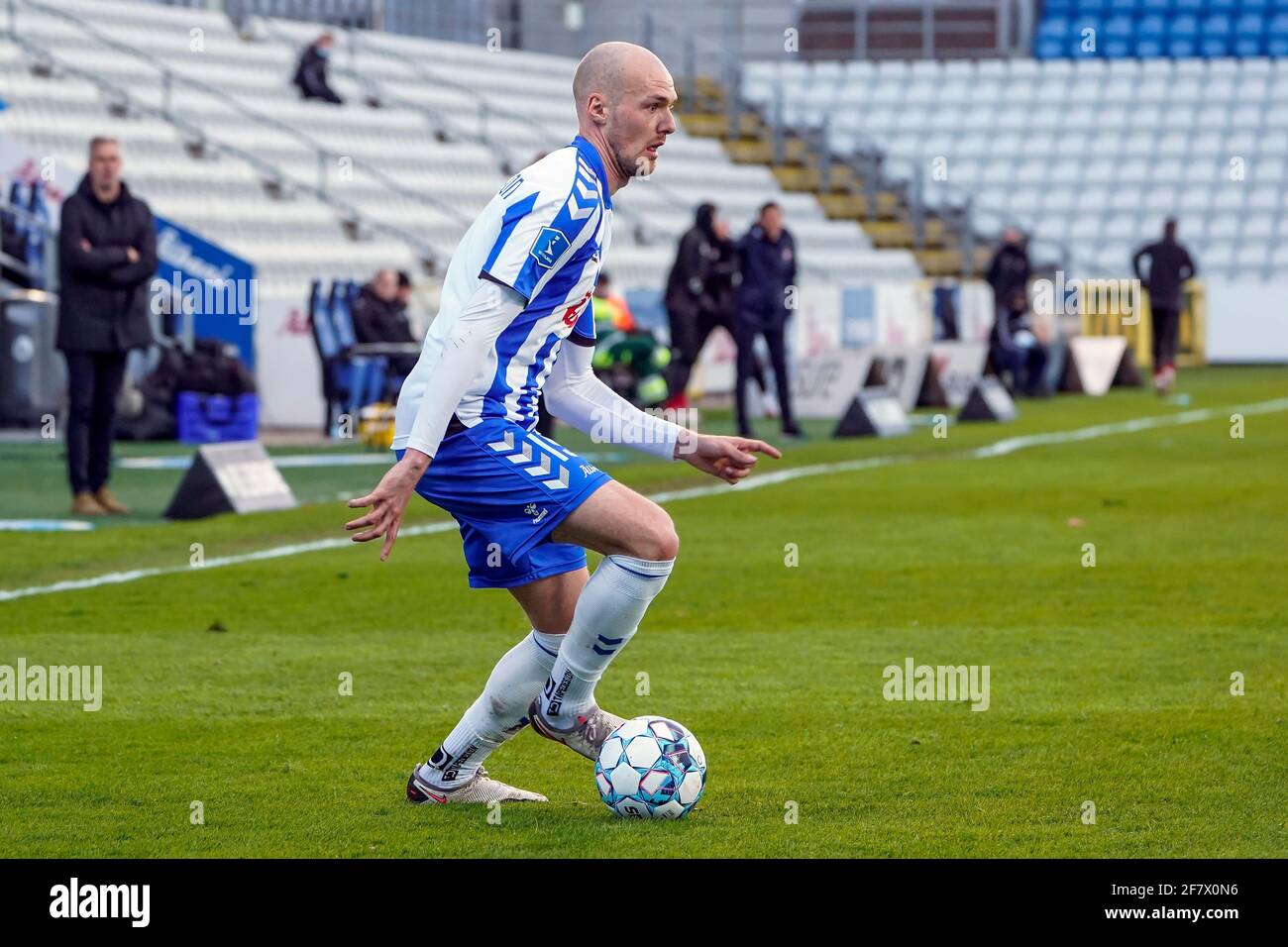 Odense, Danimarca. 09 aprile 2021. Aron Elis Thrandarson (19) di OST visto durante la partita 3F Superliga tra Odense Boldklub e Vejle Boldklub al Nature Energy Park di Odense. (Photo Credit: Gonzales Photo/Alamy Live News Foto Stock