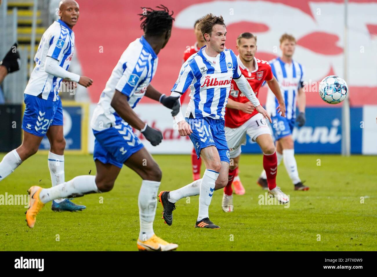 Odense, Danimarca. 09 aprile 2021. Jens Jakob Thomasen (14) di OB visto durante la partita 3F Superliga tra Odense Boldklub e Vejle Boldklub al Nature Energy Park di Odense. (Photo Credit: Gonzales Photo/Alamy Live News Foto Stock