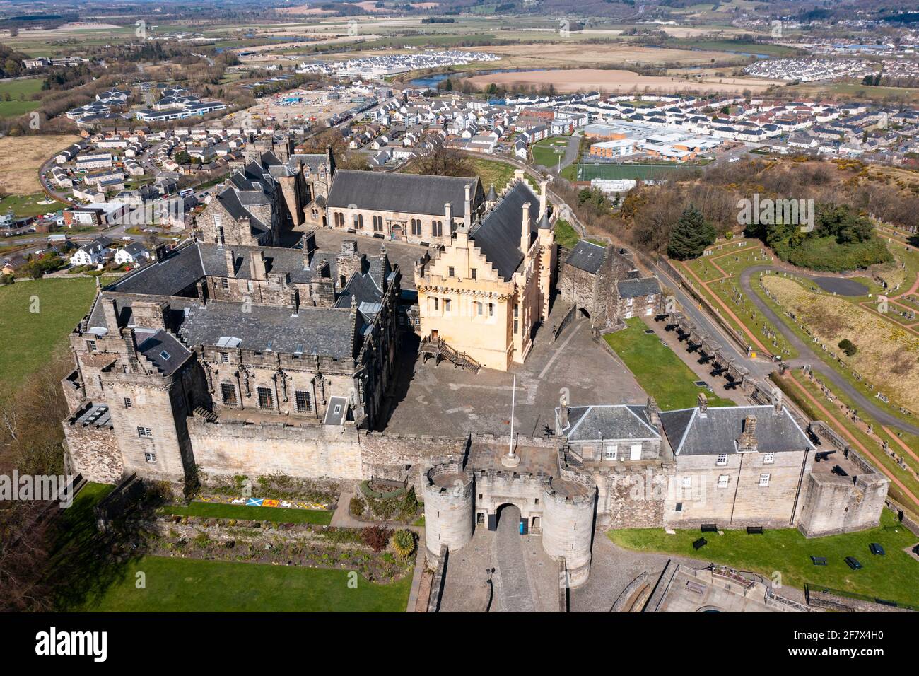 Vista aerea dal drone del Castello di Stirling (chiuso durante il blocco di Covid-19) a Stirling, Scozia, Regno Unito Foto Stock