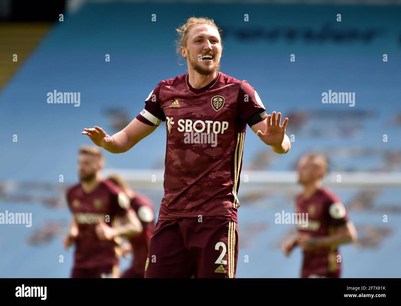 Luke Ayling di Leeds United reagisce durante la partita della Premier League all'Etihad Stadium di Manchester. Data immagine: Sabato 10 aprile 2021. Foto Stock