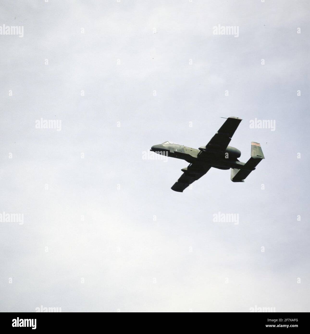 Fairchild A-10A Thunderbolt II del 78a Squadrone Tactical Fighter dell'aereo americano Raf Woodbridge durante uno spettacolo di mosche. La registrazione viene scansionata in un'immagine speculare. Foto Stock