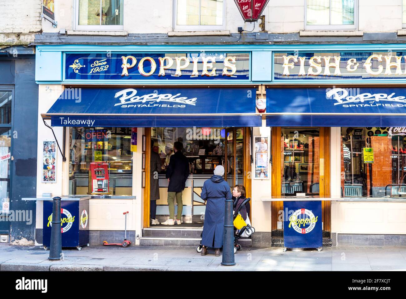 Esterno del famoso Poppies Fish & Chips a Spitalfields, Shoreditch, Londra, Regno Unito Foto Stock