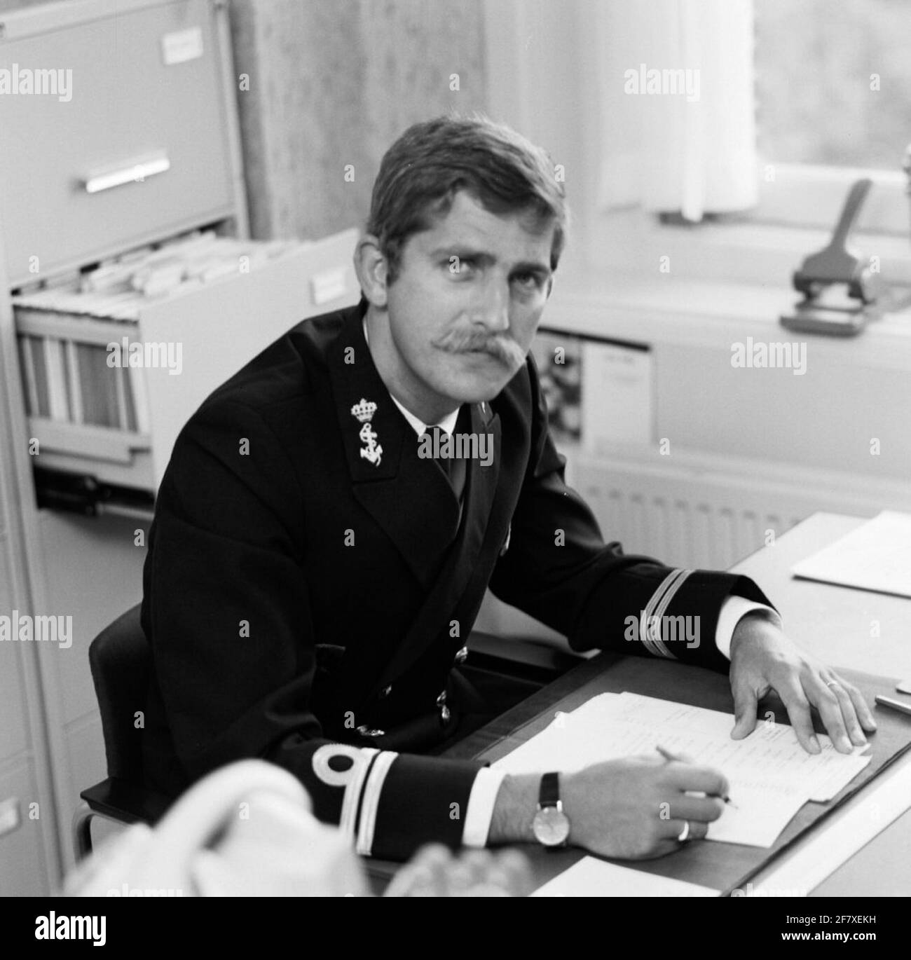 Dipartimento del personale Comandante Sea Night Paesi Bassi Placement Officer Amministrazione tenente in mare di ​​the 2a classe OC P.H.H.A.M. Van der Grinten. Foto Stock