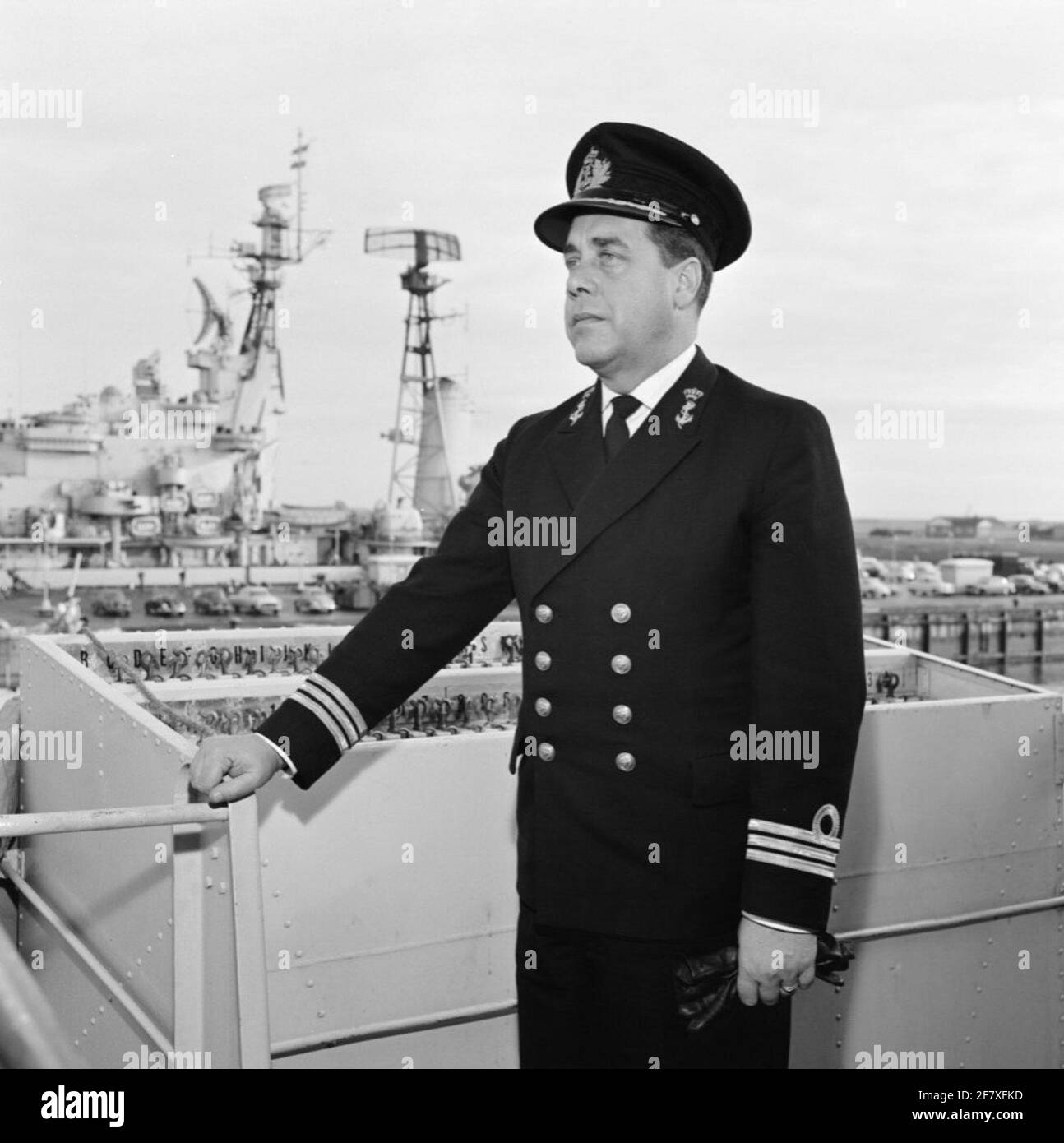 Captain-Lieutenant-Ter-Zee (Kltz) H.A. HES. Kltz HES è comandante di HR.MS Drenthe (D 816) (1957-1980), direttore sottomarino della classe Frisia. Foto Stock