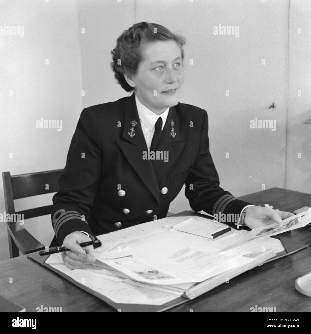 Ritratto funzionale dell'ufficiale di Hoofdo Marva der 2e classe KMR Sig.ra E.G. da Diemen-Mekking, Chef Marine Women's Department. Fa parte della serie di oggetti da 540626 a 540633. Foto Stock
