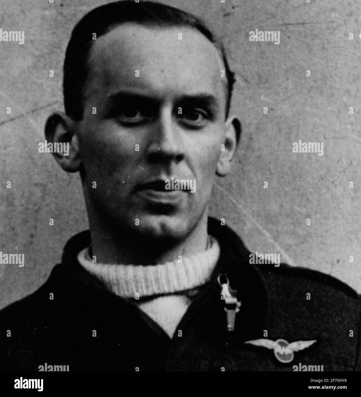 Sergeant-waarder z / m km J. (Johannes) Bootsma, nato il 7-2-1919 a l'Aia. Numero di libro degli studenti 90120 / z. Originariamente classificato come kplvlgkr z / m. Più tardi promosso a ufficiale SEAWAWER 3° classe KMR TV. Morto 2-5-1945 ad Achmer. Foto Stock