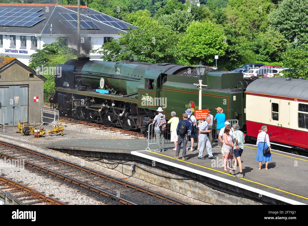 Bulleid pacific ricostruita attende a Kingswear sulla ferrovia a vapore Dartmouth, Kingswear, South Devon, Inghilterra Foto Stock