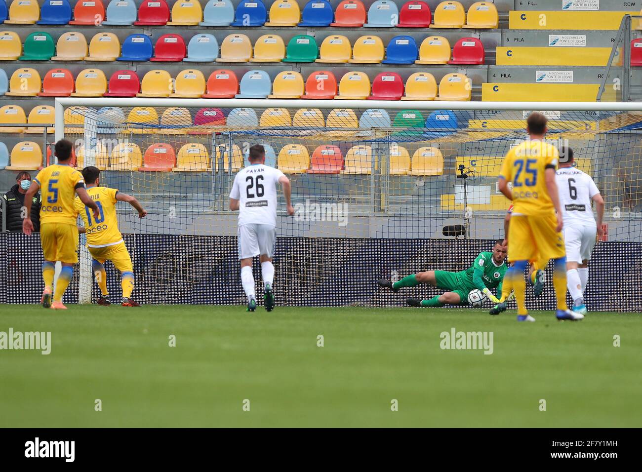 Pietro Iemmello di Frosinone perde il calcio di punizione durante il campionato italiano, BKT Lega Serie B tra Frosinone Calcio e COME Cittadella il 10 aprile 2021 allo stadio Benito Stirpe di Frosinone, Italia - Foto Federico Proietti/DPPI Foto Stock