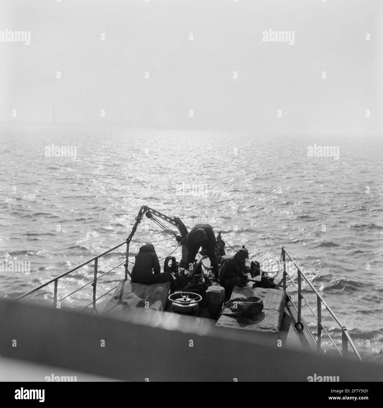 Crociera di ufficiali di riserva di aspiranti (AROS) a bordo della nave di pattuglia della Classe di Balder HR.MS FREYER (P 804) (1954-1986) (EX-SC 1629). Fai da te sul ponte posteriore. Foto Stock