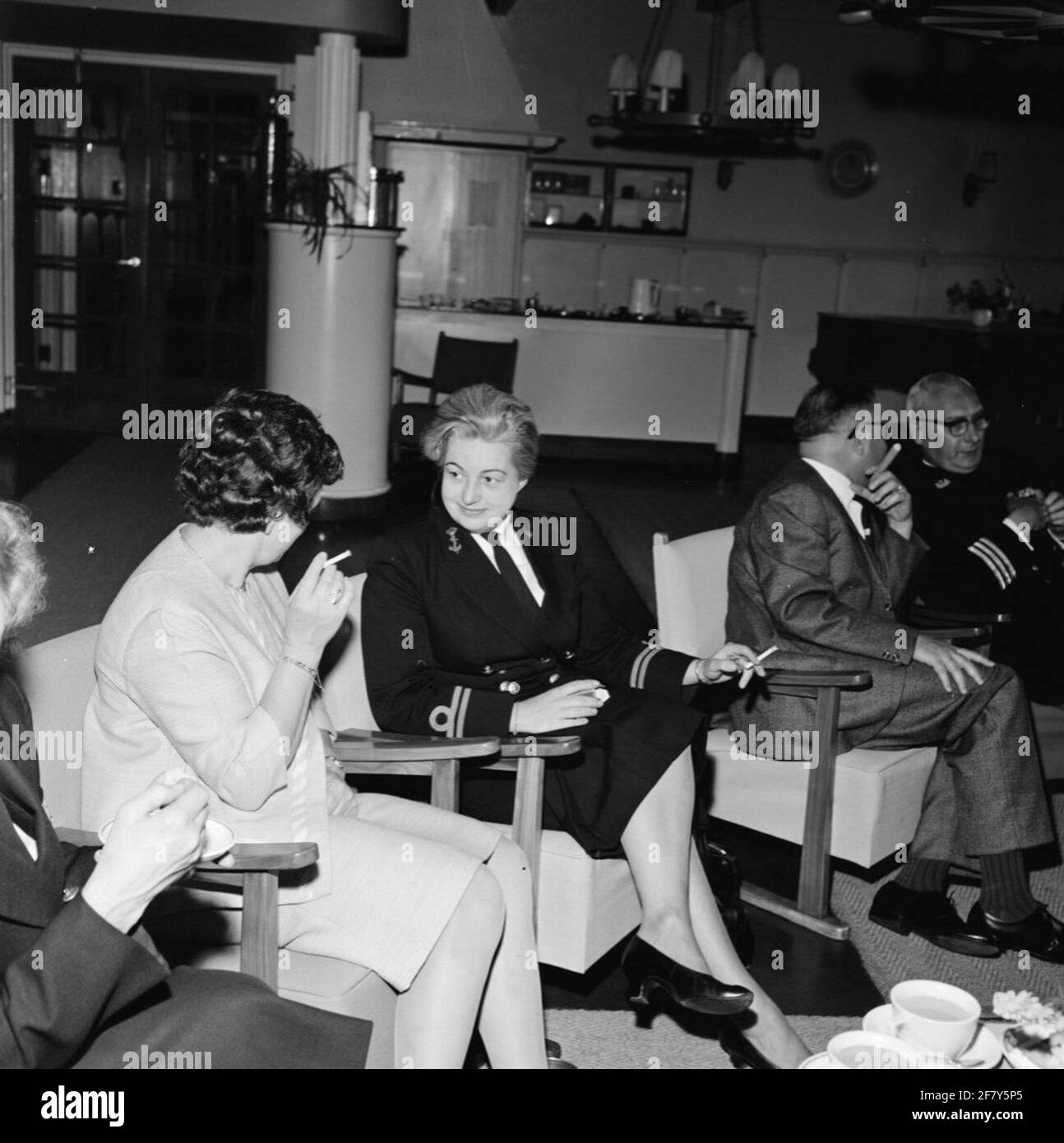 Alla fine della prima formazione militare (EMV) si trova Amsterdam Marvacentrum, che si trova sui terreni delle caserme marine di Amsterdam (MKAD), giorno dei genitori. Con il comandante del Marvacentrum Amsterdam, ufficiale-Marva der 2e classe più antica (Omarva 2oc) [OMVA 2OC] N. Kramers, si potrebbe anche scambiare idee. Foto Stock