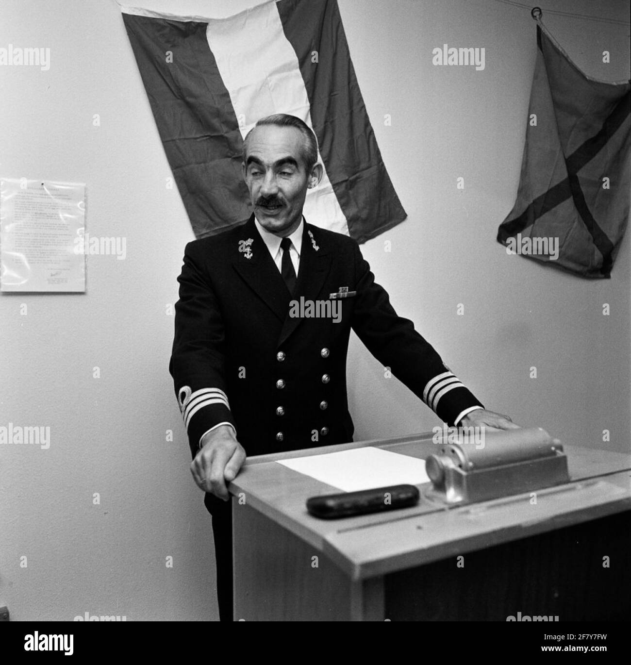 Addio al centro di analisi e tattica (Hantac) di Den Helder. Presumibilmente il vice capo tiene un discorso. Il centro di analisi e tattica (Antac) fa parte della scuola operativa (scuola). Foto Stock