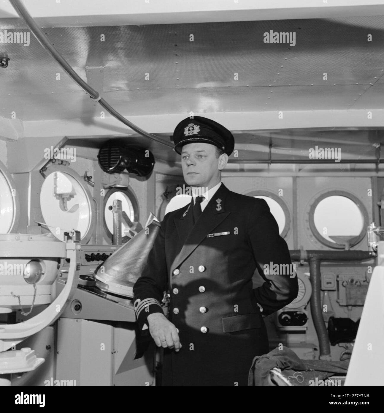 Captain-Lieutenant-Ter-Zee (Kltz) B. Veldkamp. Kltz Veldkamp è comandante della HR.MS Friesland (D 812) (1956-1979), responsabile sottomarino della classe Frisia. Foto Stock