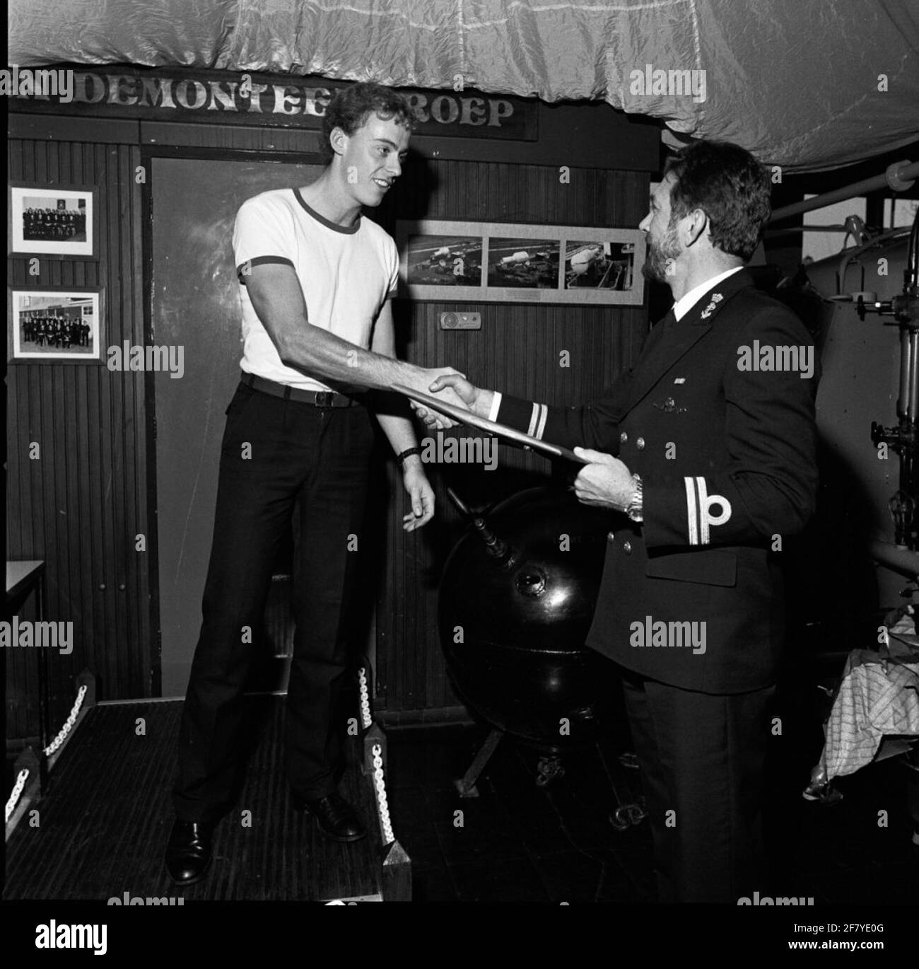 Addio al gruppo di subacquei ed esigenti del tenente al mare di ​​the 2 ° classe OC van Hoorn .. Foto Stock