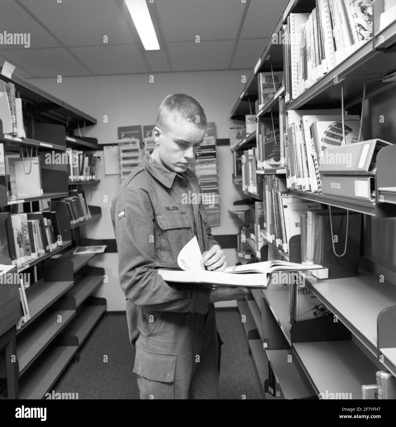 La biblioteca delle truppe di comando. Script durante la formazione sui comandi. Foto Stock