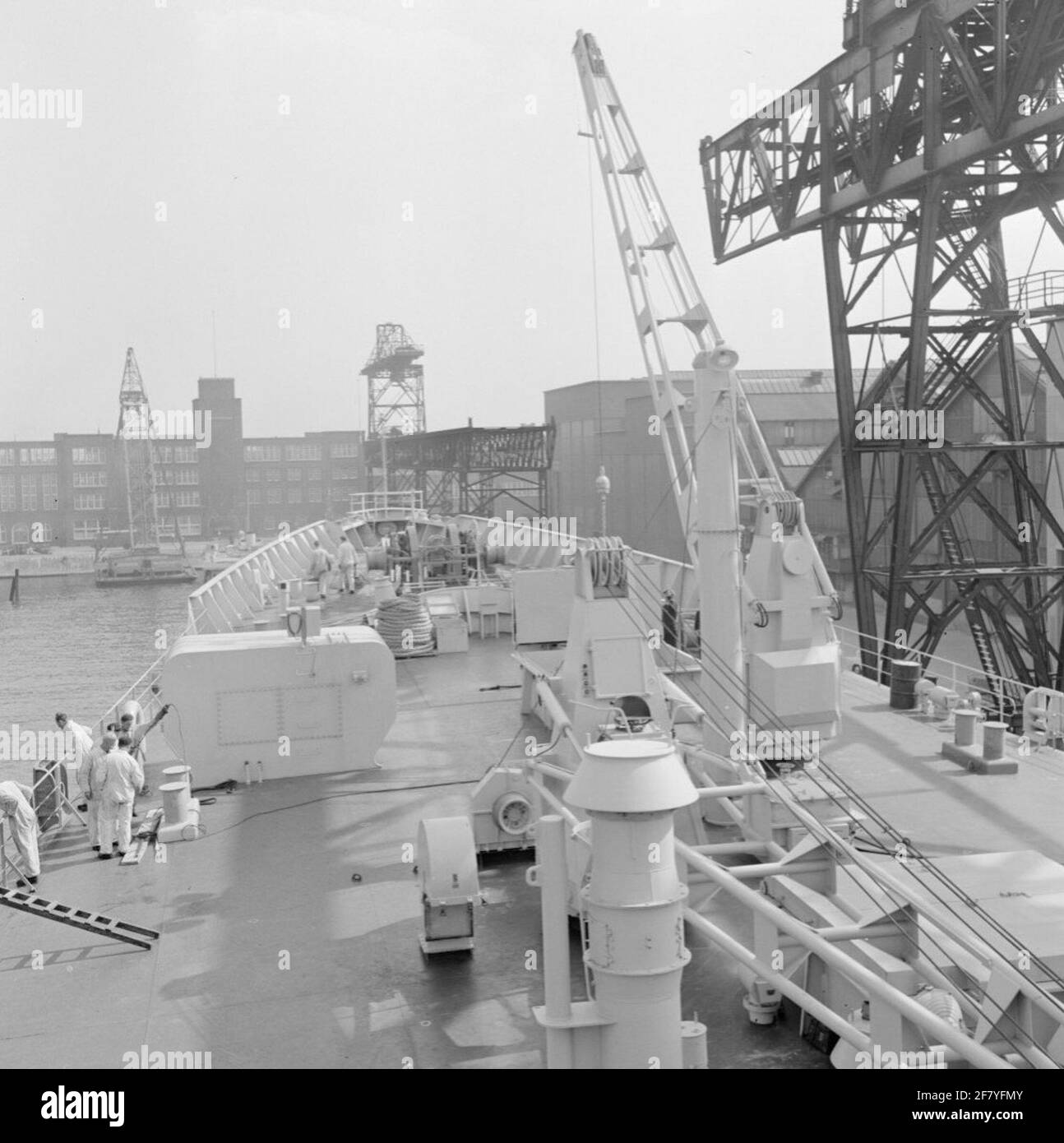 A bordo della stella della piscina (A 835), che è tornata dalla sua prima prova e ormeggiata di nuovo, si trova alla Rotterdam Dry Dock Society (RDM) sulla Heijplaat a Rotterdam. La nuova nave di rifornimento per la Royal Navy (KM) andrà solo dopo il servizio di occupazione come HR.MS Stella nord. Foto Stock